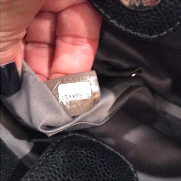 CHANEL SMALL TOTE - Picture 4 of 6